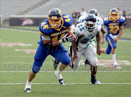 Thumbnail 2 in Winton Woods vs. Archbishop Moeller (Skyline Crosstown Showdown) photogallery.