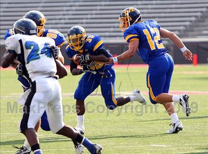 Thumbnail 2 in Winton Woods vs. Archbishop Moeller (Skyline Crosstown Showdown) photogallery.