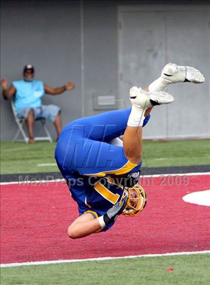 Thumbnail 3 in Winton Woods vs. Archbishop Moeller (Skyline Crosstown Showdown) photogallery.
