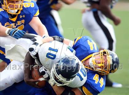 Thumbnail 3 in Winton Woods vs. Archbishop Moeller (Skyline Crosstown Showdown) photogallery.