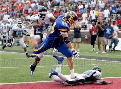 Thumbnail 1 in Winton Woods vs. Archbishop Moeller (Skyline Crosstown Showdown) photogallery.