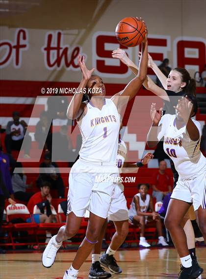 Thumbnail 2 in Lynwood vs. Harvard-Westlake (Battle at the Beach) photogallery.