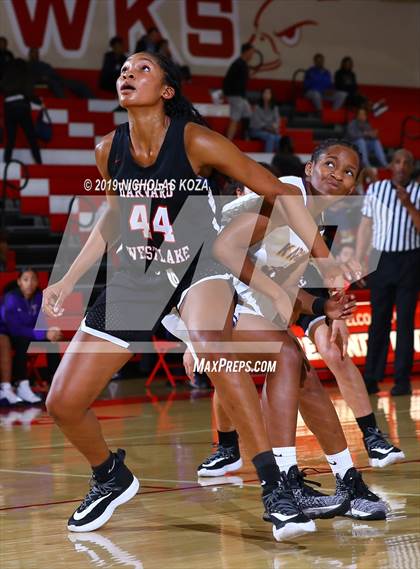 Thumbnail 3 in Lynwood vs. Harvard-Westlake (Battle at the Beach) photogallery.