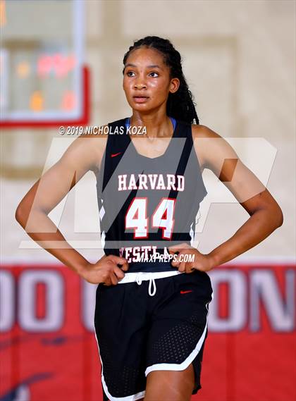 Thumbnail 2 in Lynwood vs. Harvard-Westlake (Battle at the Beach) photogallery.