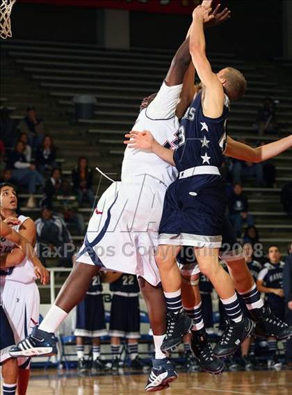 Thumbnail 2 in Smithson Valley vs. Dawson (McDonald's Texas Invitational) photogallery.