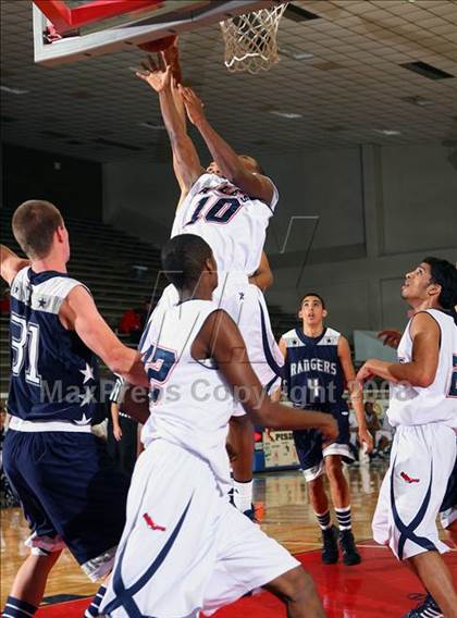 Thumbnail 2 in Smithson Valley vs. Dawson (McDonald's Texas Invitational) photogallery.
