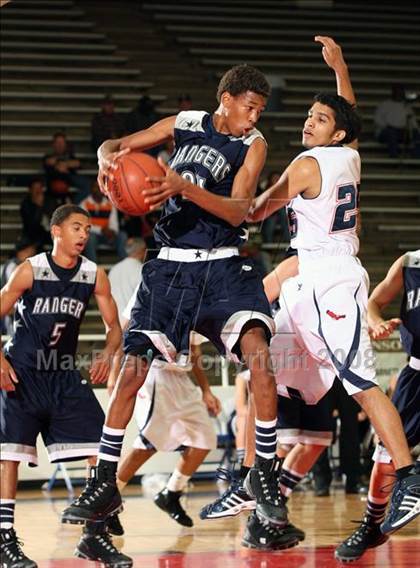Thumbnail 1 in Smithson Valley vs. Dawson (McDonald's Texas Invitational) photogallery.