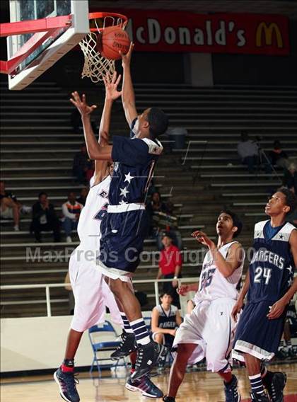 Thumbnail 2 in Smithson Valley vs. Dawson (McDonald's Texas Invitational) photogallery.