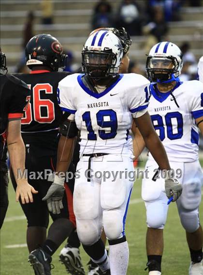 Thumbnail 2 in Navasota vs. Gilmer (Texas 3A Region 3 D1 Playoffs)  photogallery.