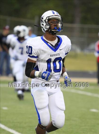 Thumbnail 2 in Navasota vs. Gilmer (Texas 3A Region 3 D1 Playoffs)  photogallery.