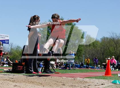Thumbnail 2 in AAA 4A Regional Track & Field Meet photogallery.