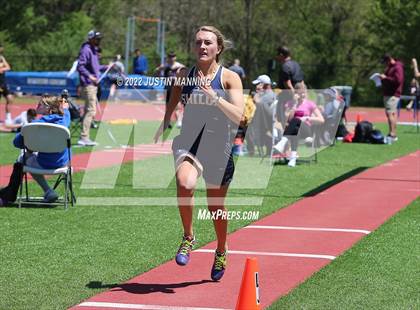 Thumbnail 2 in AAA 4A Regional Track & Field Meet photogallery.