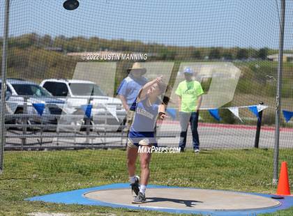 Thumbnail 1 in AAA 4A Regional Track & Field Meet photogallery.