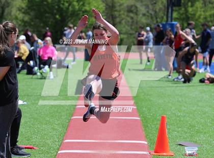 Thumbnail 3 in AAA 4A Regional Track & Field Meet photogallery.