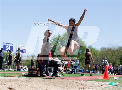 Thumbnail 1 in AAA 4A Regional Track & Field Meet photogallery.