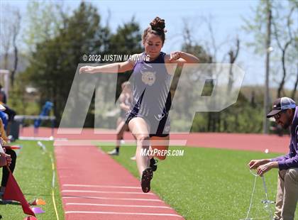 Thumbnail 2 in AAA 4A Regional Track & Field Meet photogallery.