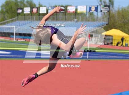 Thumbnail 1 in AAA 4A Regional Track & Field Meet photogallery.