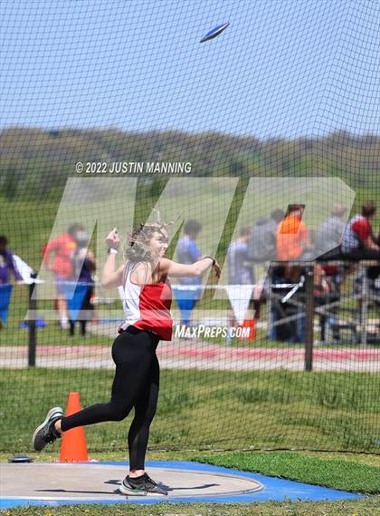 Thumbnail 1 in AAA 4A Regional Track & Field Meet photogallery.