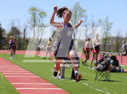 Thumbnail 1 in AAA 4A Regional Track & Field Meet photogallery.