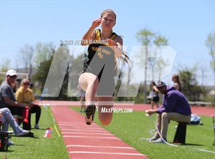 Thumbnail 1 in AAA 4A Regional Track & Field Meet photogallery.
