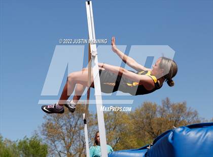 Thumbnail 2 in AAA 4A Regional Track & Field Meet photogallery.