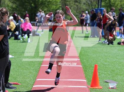 Thumbnail 2 in AAA 4A Regional Track & Field Meet photogallery.