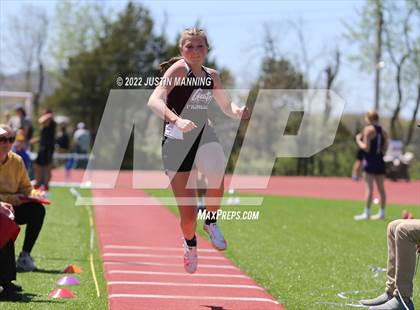 Thumbnail 1 in AAA 4A Regional Track & Field Meet photogallery.