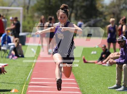 Thumbnail 3 in AAA 4A Regional Track & Field Meet photogallery.