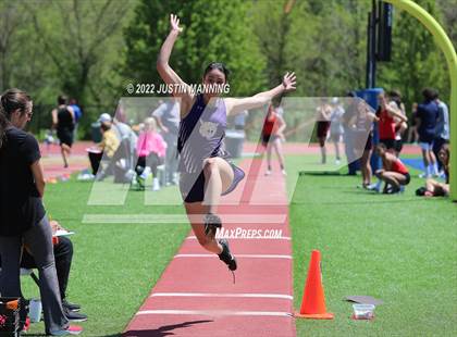 Thumbnail 3 in AAA 4A Regional Track & Field Meet photogallery.