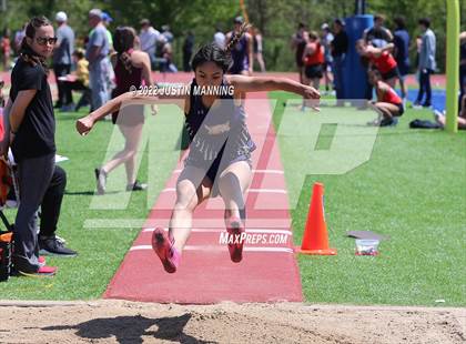 Thumbnail 3 in AAA 4A Regional Track & Field Meet photogallery.