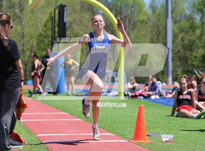 Thumbnail 1 in AAA 4A Regional Track & Field Meet photogallery.