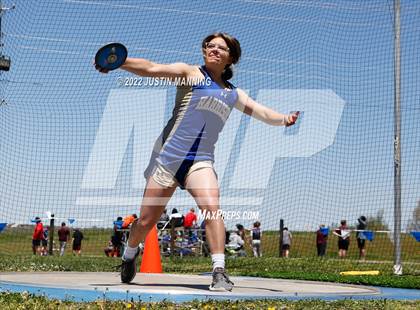 Thumbnail 2 in AAA 4A Regional Track & Field Meet photogallery.