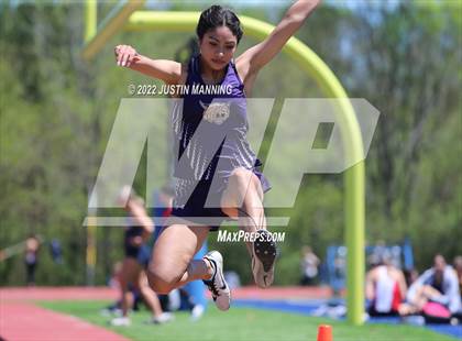Thumbnail 2 in AAA 4A Regional Track & Field Meet photogallery.