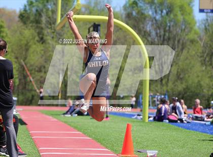 Thumbnail 3 in AAA 4A Regional Track & Field Meet photogallery.