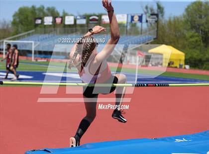 Thumbnail 1 in AAA 4A Regional Track & Field Meet photogallery.