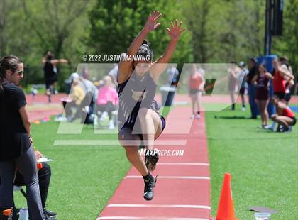Thumbnail 2 in AAA 4A Regional Track & Field Meet photogallery.