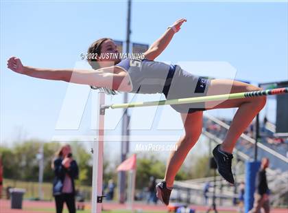 Thumbnail 1 in AAA 4A Regional Track & Field Meet photogallery.