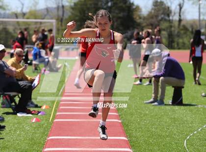 Thumbnail 2 in AAA 4A Regional Track & Field Meet photogallery.