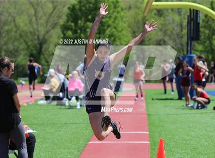 Thumbnail 1 in AAA 4A Regional Track & Field Meet photogallery.