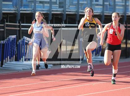 Thumbnail 1 in AAA 4A Regional Track & Field Meet photogallery.