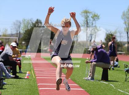 Thumbnail 3 in AAA 4A Regional Track & Field Meet photogallery.