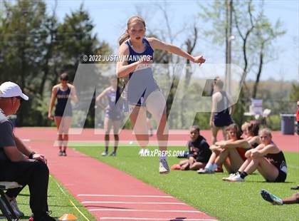 Thumbnail 3 in AAA 4A Regional Track & Field Meet photogallery.