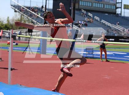 Thumbnail 3 in AAA 4A Regional Track & Field Meet photogallery.