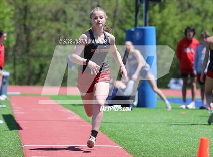 Thumbnail 3 in AAA 4A Regional Track & Field Meet photogallery.