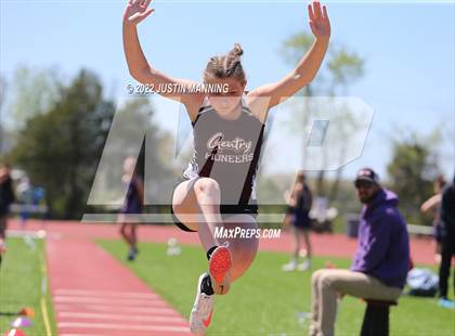Thumbnail 2 in AAA 4A Regional Track & Field Meet photogallery.