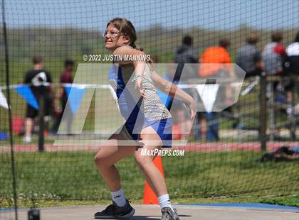 Thumbnail 1 in AAA 4A Regional Track & Field Meet photogallery.