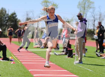 Thumbnail 3 in AAA 4A Regional Track & Field Meet photogallery.