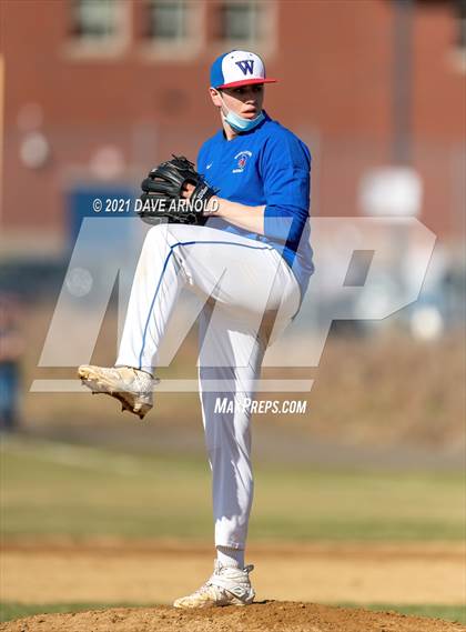 Thumbnail 3 in Oyster River @ Winnacunnet (Scrimmage) photogallery.