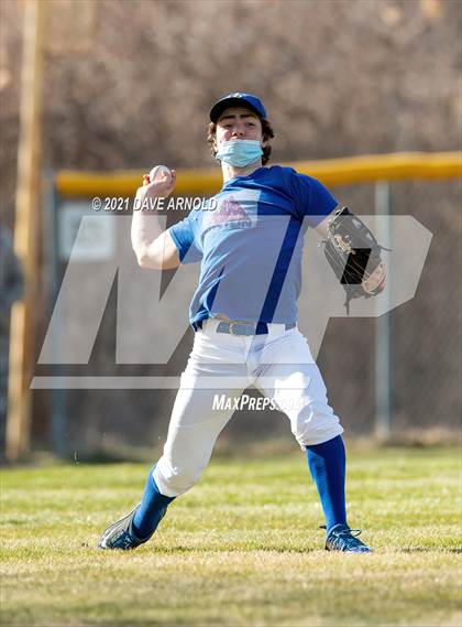 Thumbnail 3 in Oyster River @ Winnacunnet (Scrimmage) photogallery.