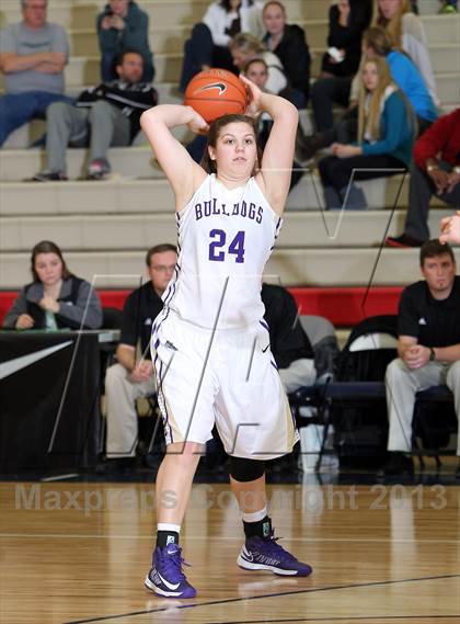 Thumbnail 3 in Hermiston vs West Salem (Nike Interstate Shootout) photogallery.